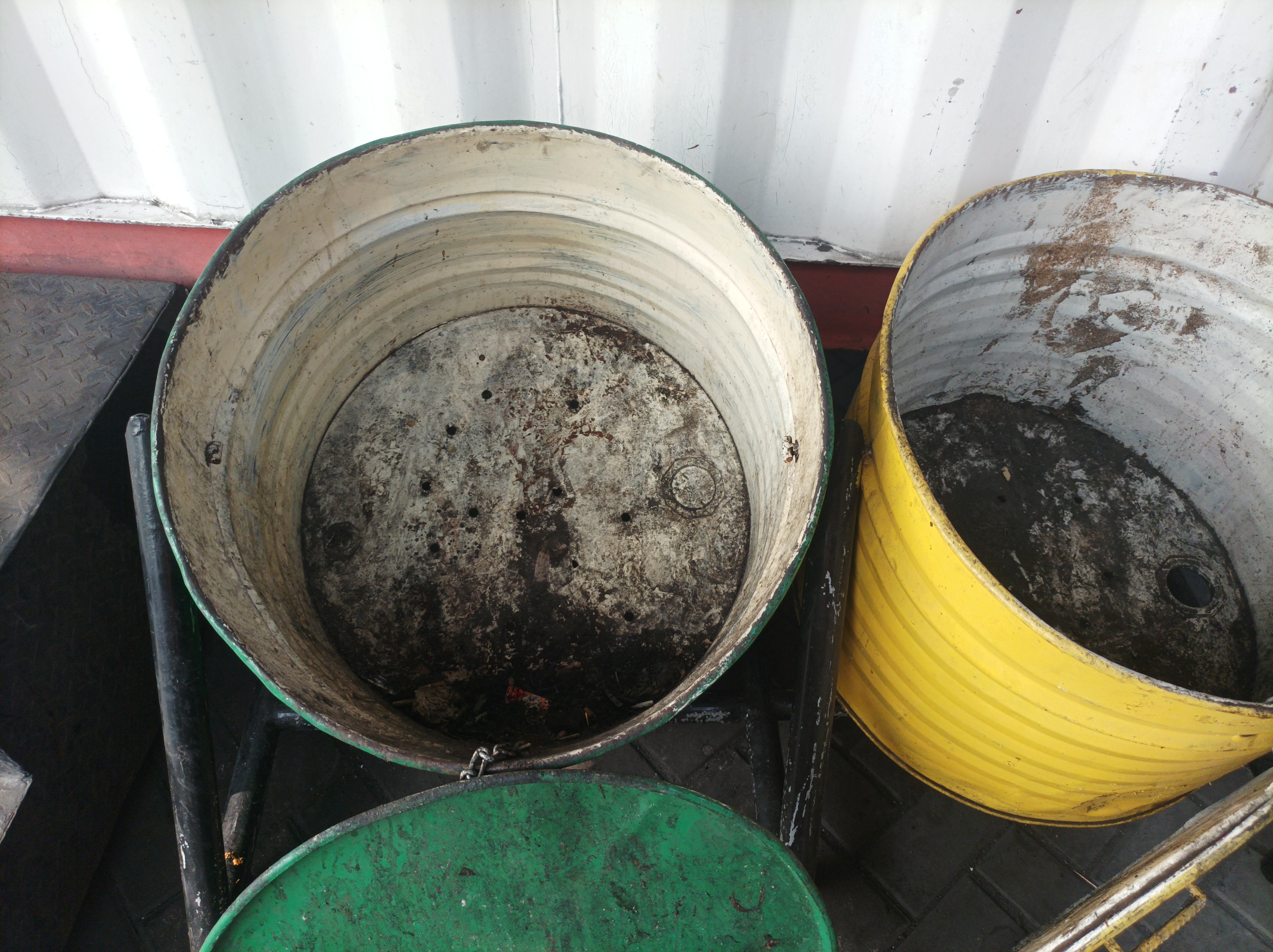 Setelah bekerja - Sampah parkiran office ptp T01 - Nus 1