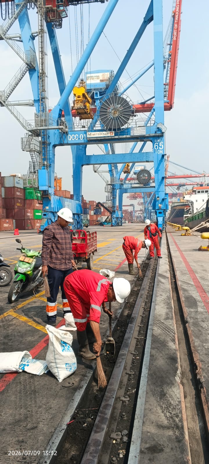 Sebelum bekerja - Rel dermaga 213