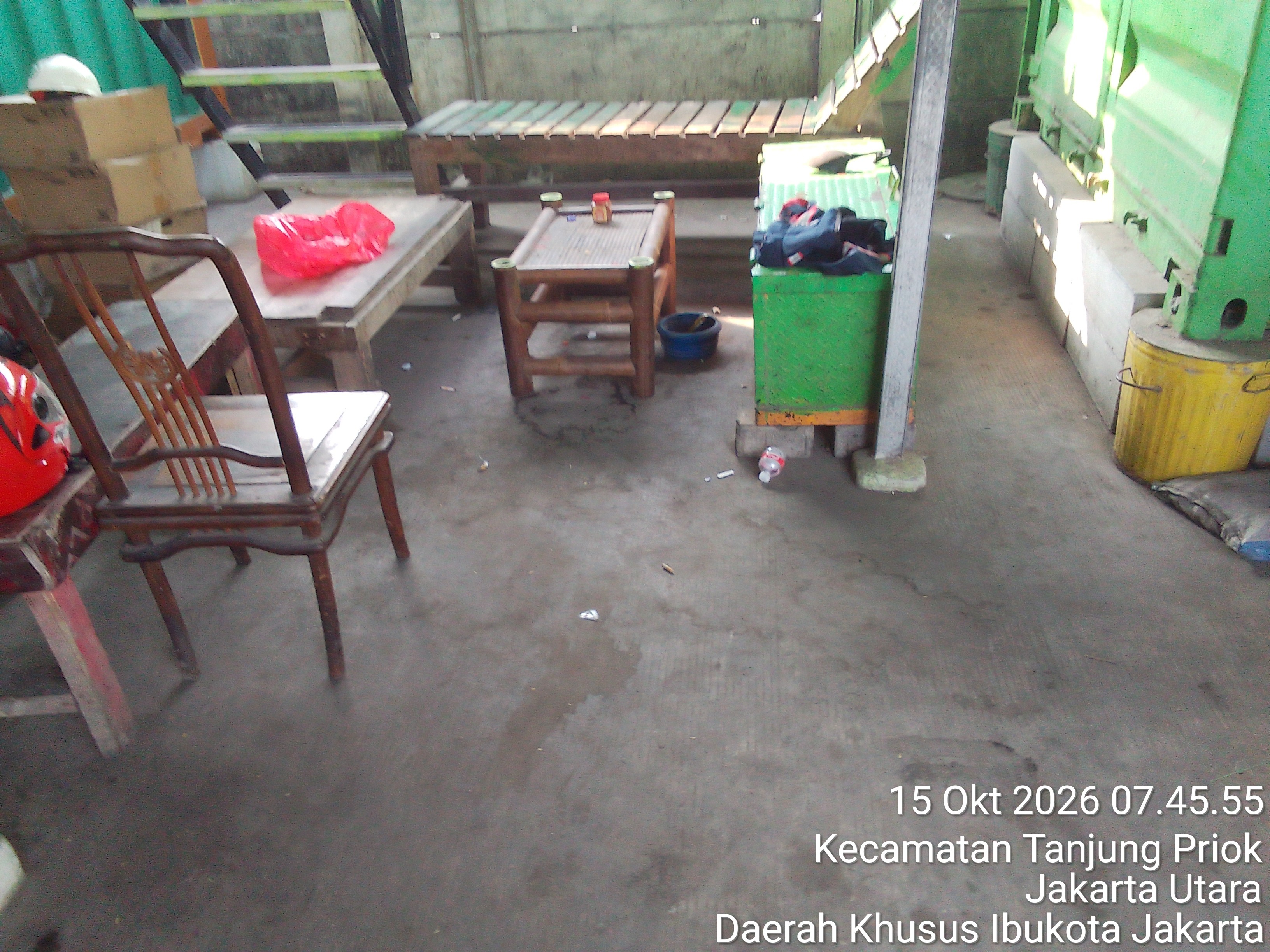 Saat bekerja - Dermaga - Inggom