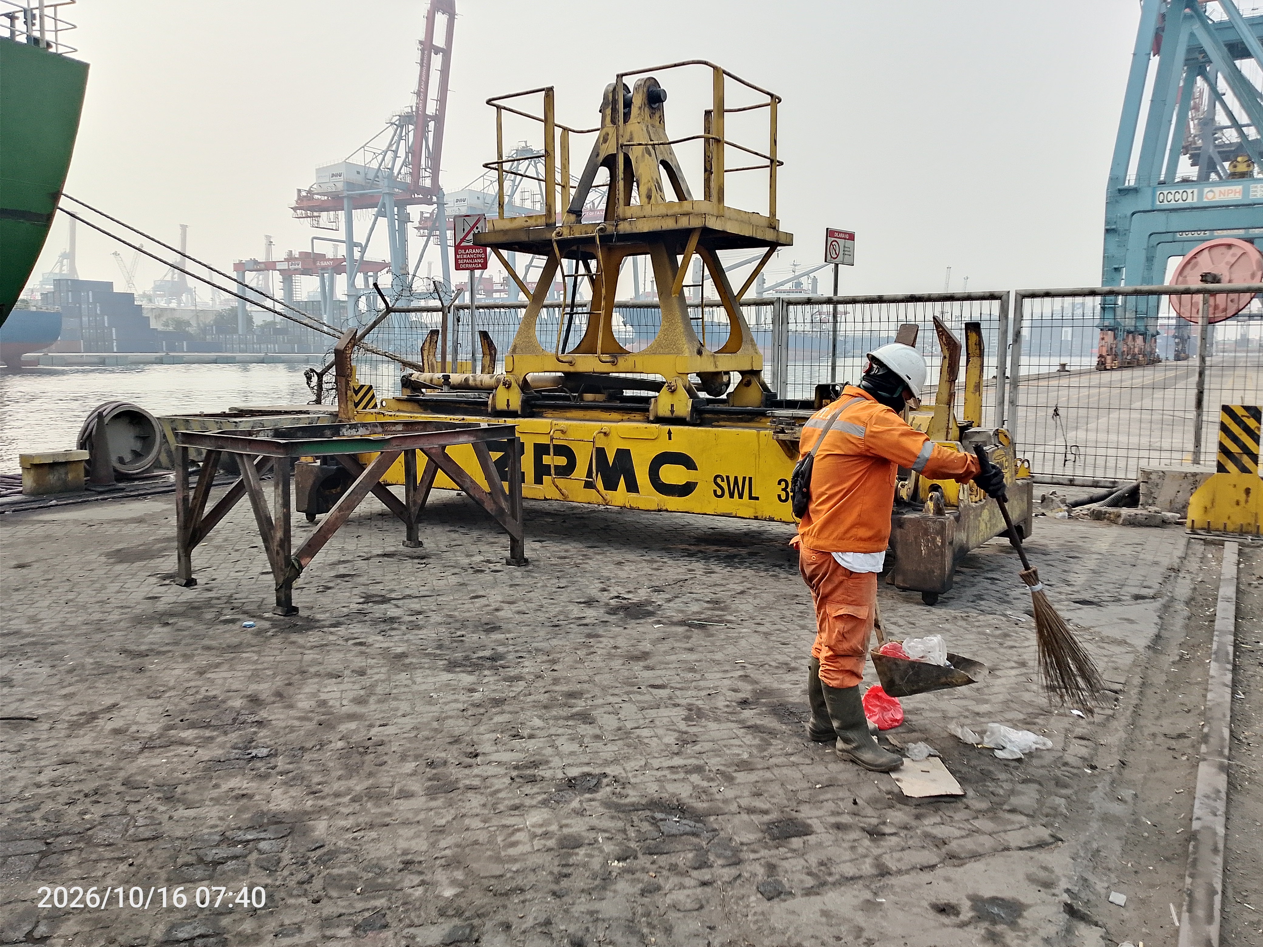 Saat bekerja - Dermaga/rel - Pombo