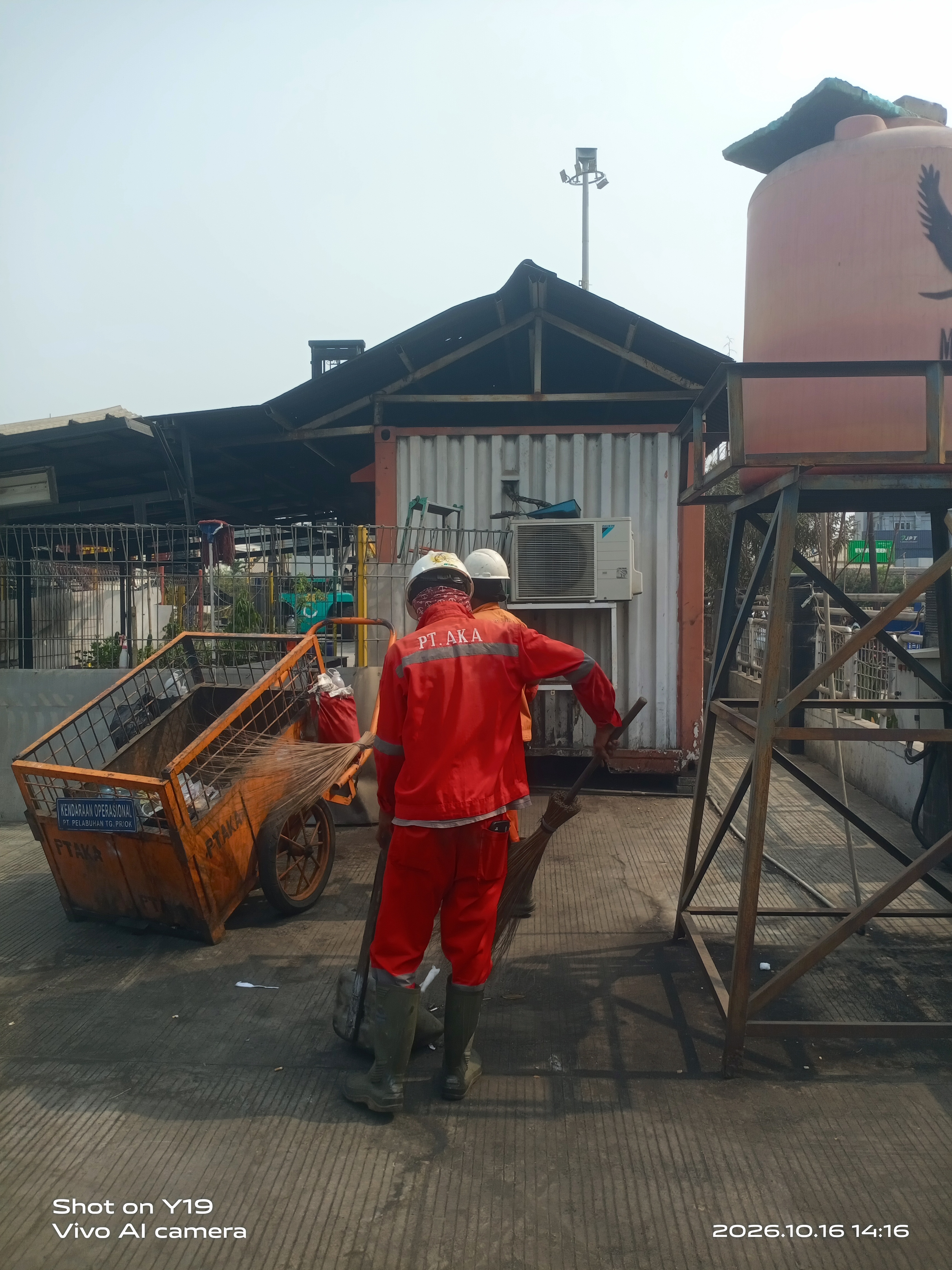 Saat bekerja - Lapangan 217