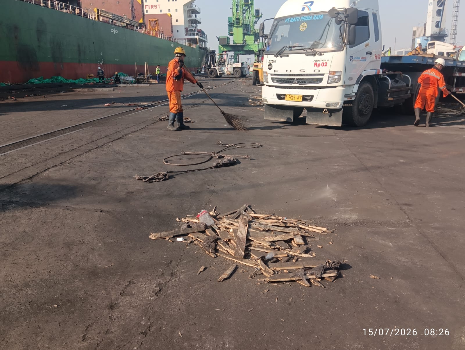 Saat bekerja - Dermaga - 201-203