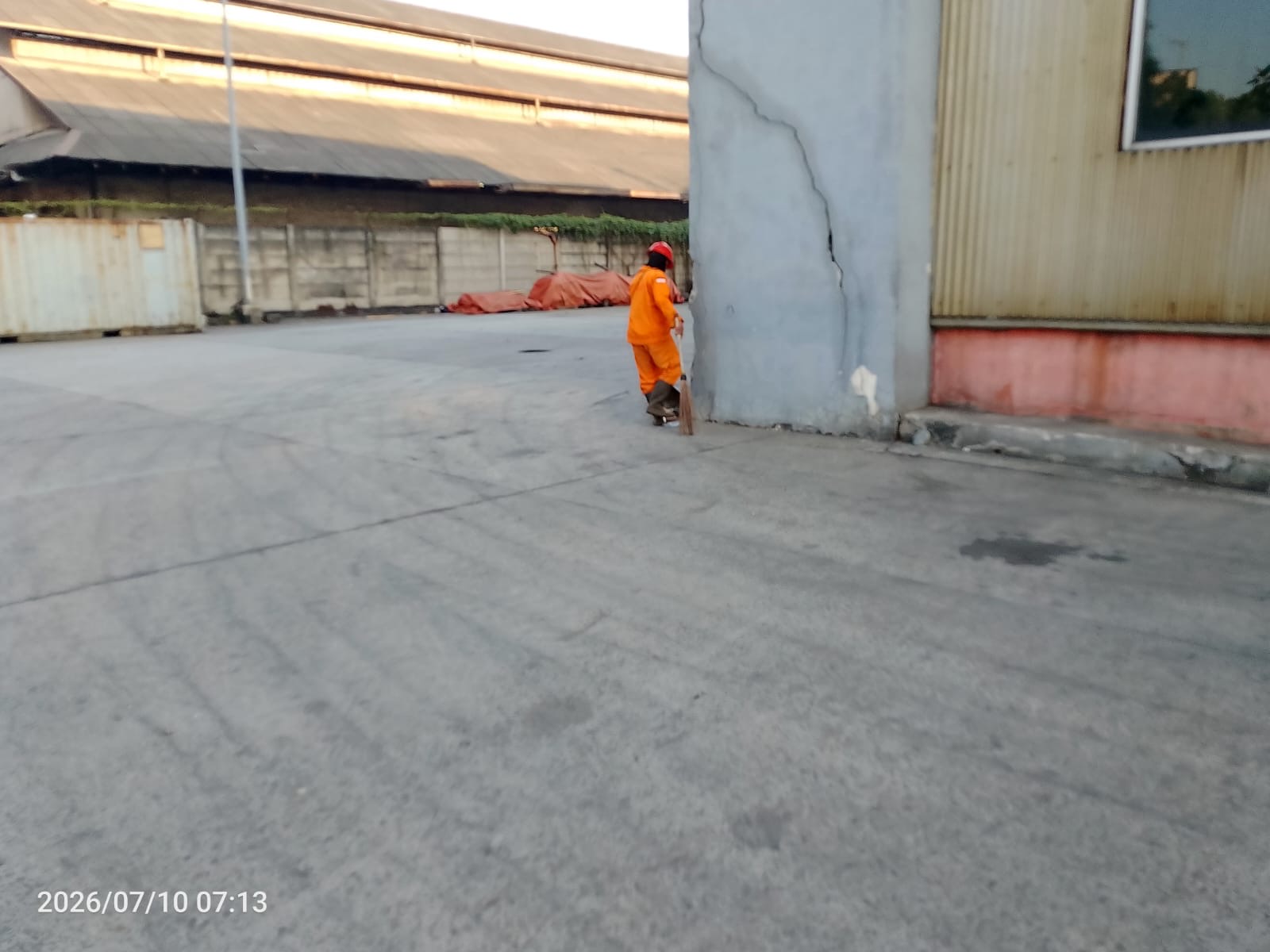 Saat bekerja - Gudang pombo - Pombo