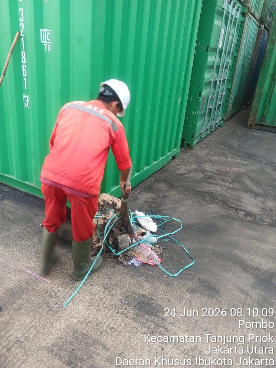 Saat bekerja - Lapangan PT ADIPURUSA