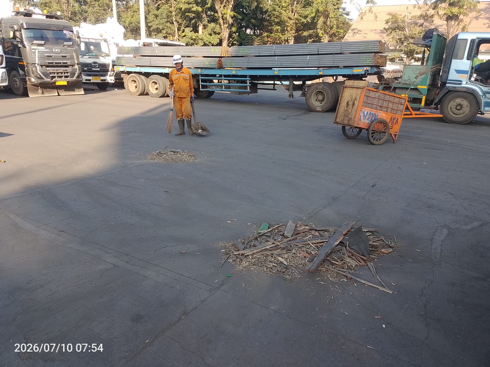 Sebelum bekerja - Dermaga/rel - Pombo