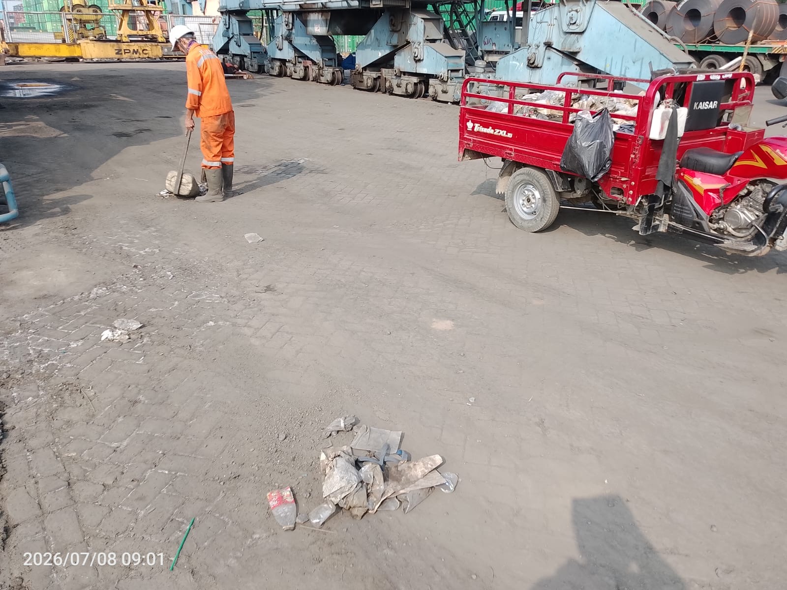 Sebelum bekerja - Dermaga/rel - Pombo