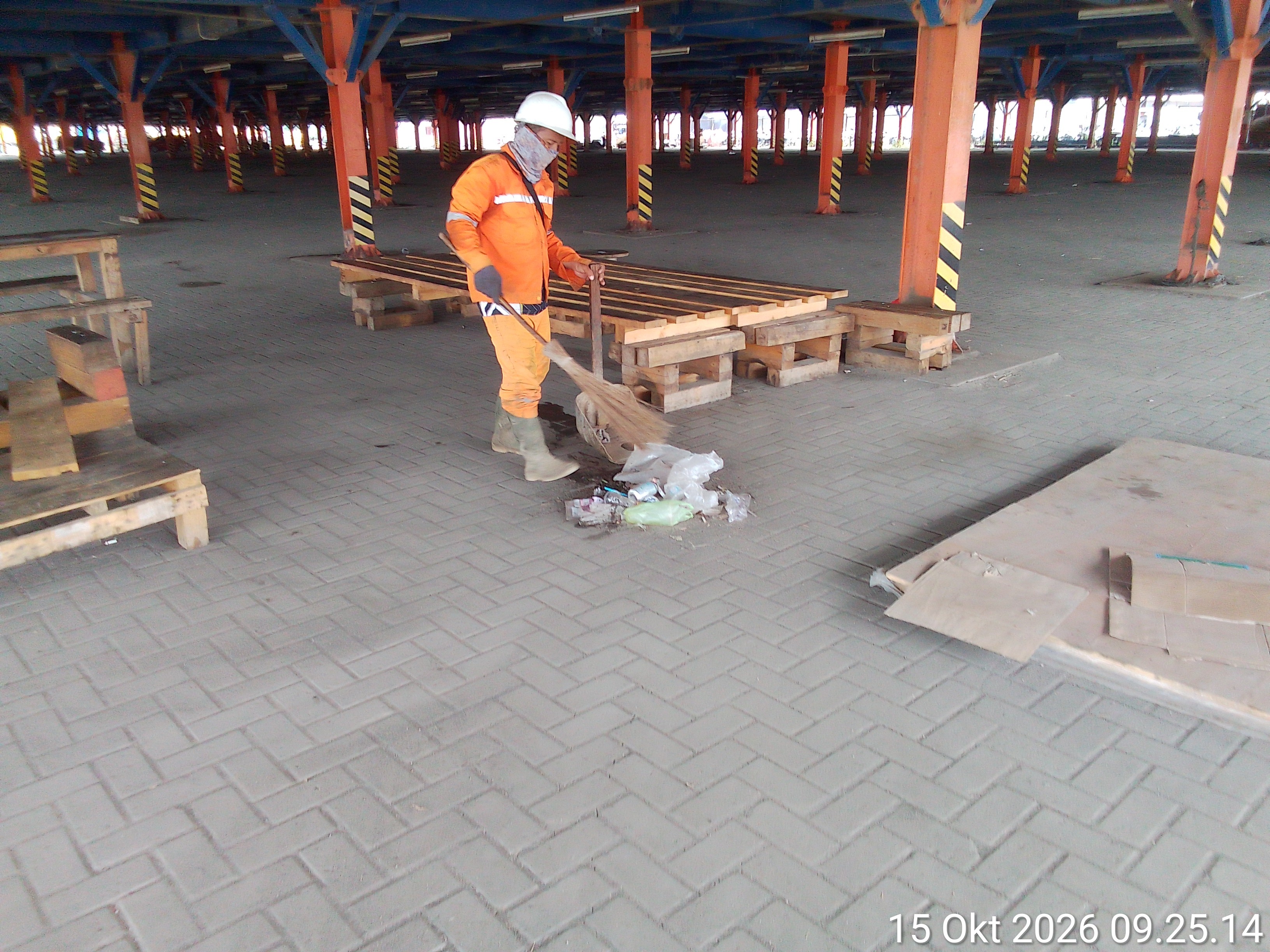 Saat bekerja - Dermaga - Inggom
