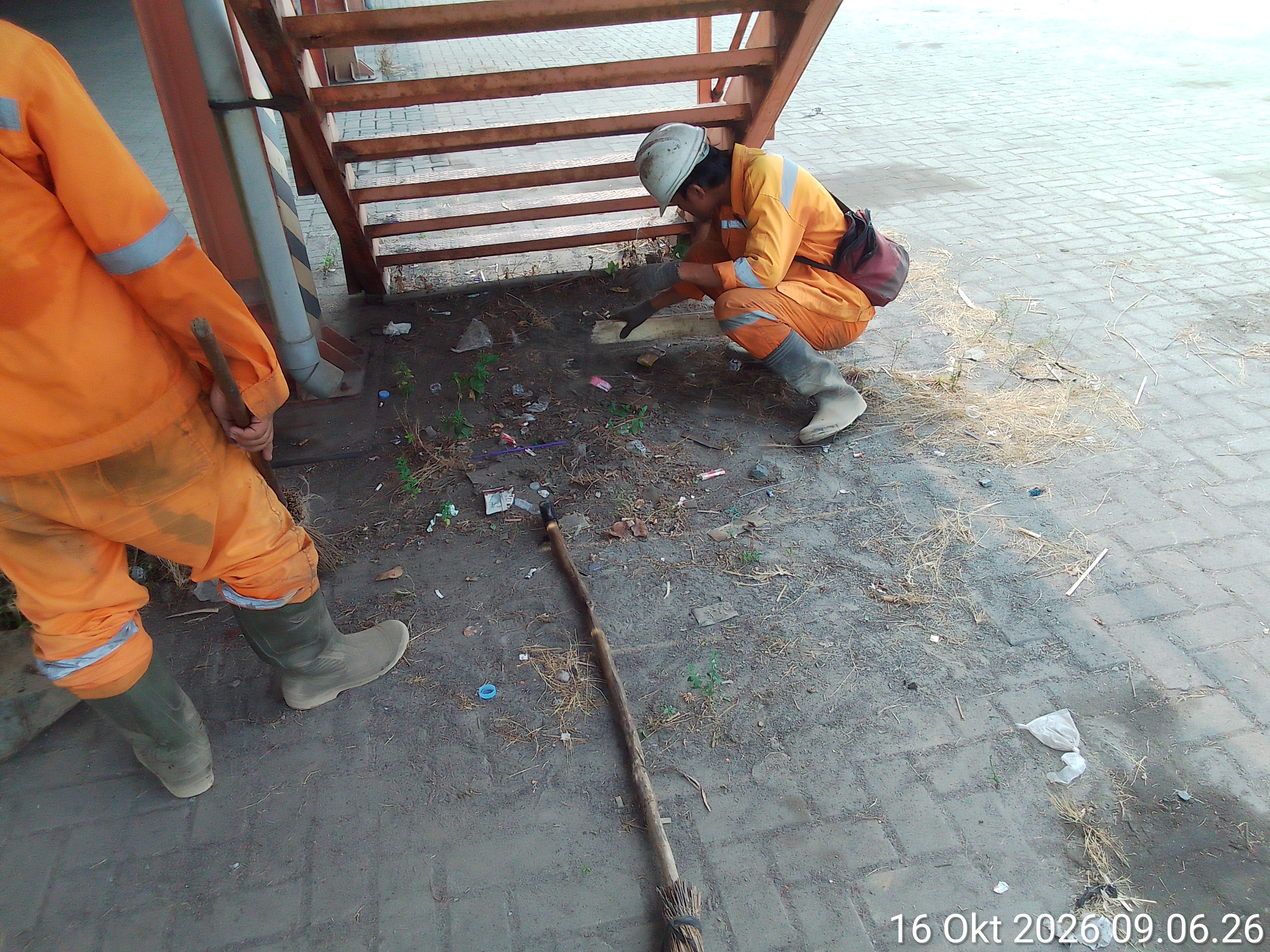 Saat bekerja - Dermaga - Inggom