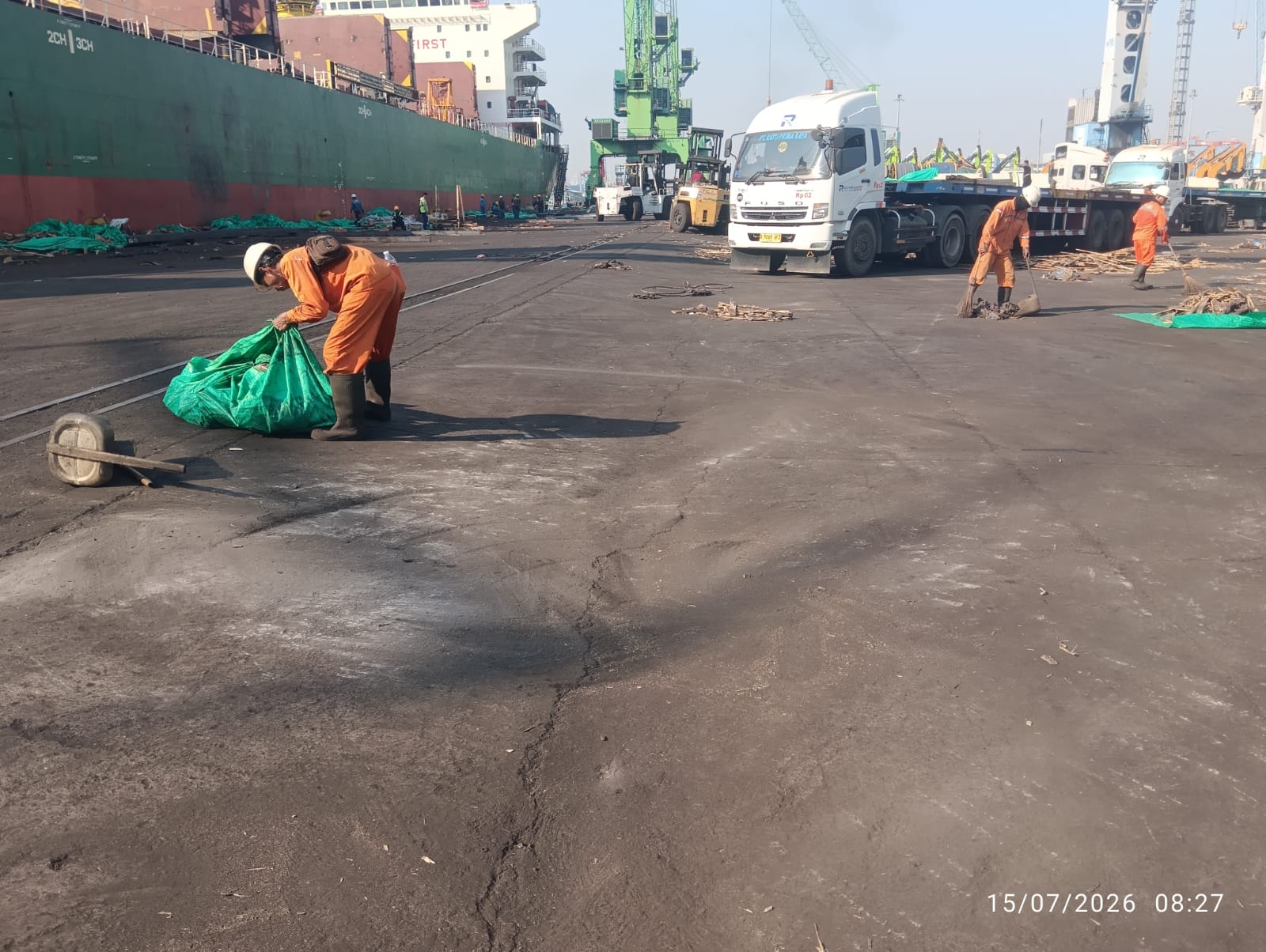 Setelah bekerja - Dermaga - 201-203