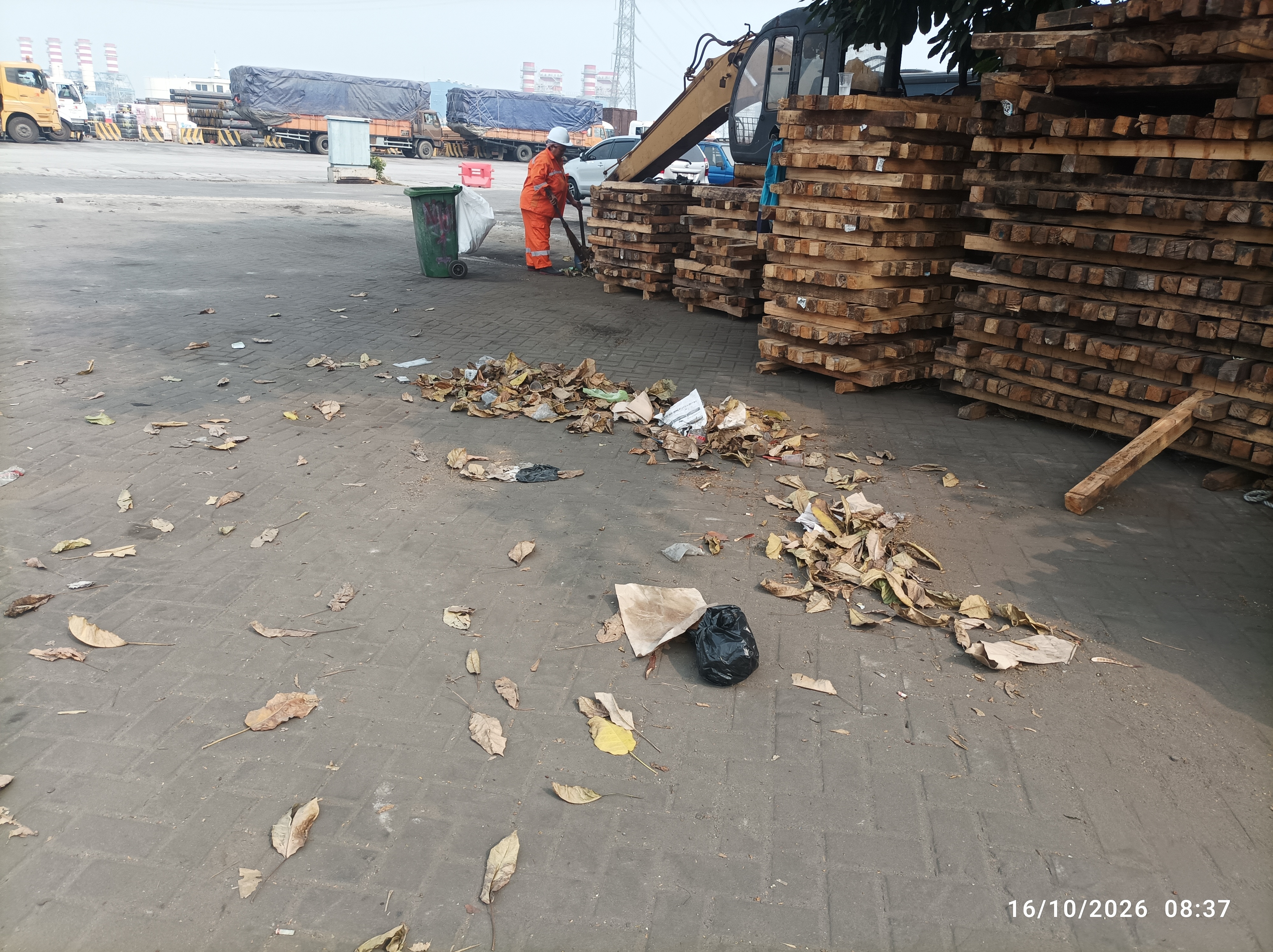 Saat bekerja - Lapangan 002-004 - Nus 1